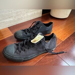 LAST CHANCE New All Black Converse- Women’s 8/ Men’s 6